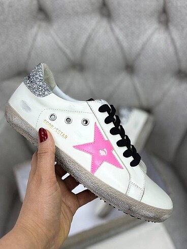 Golden Goose Deluxe Golden goose