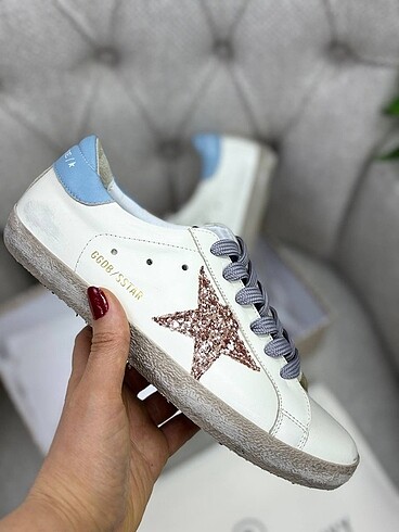 Golden Goose Deluxe Golden goose