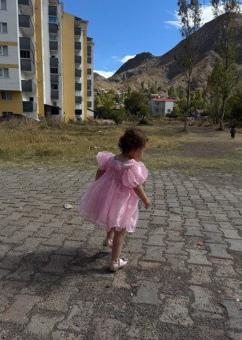 Pembe Fırfırlı Kız Çocuk Elbisesi - Görsel 3