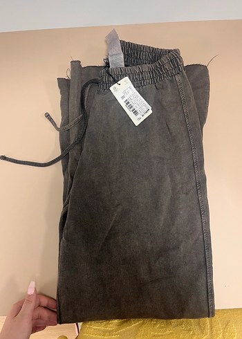 Kadın Gri Süet Bol Kesim Kemerli Pantolon - Görsel 3