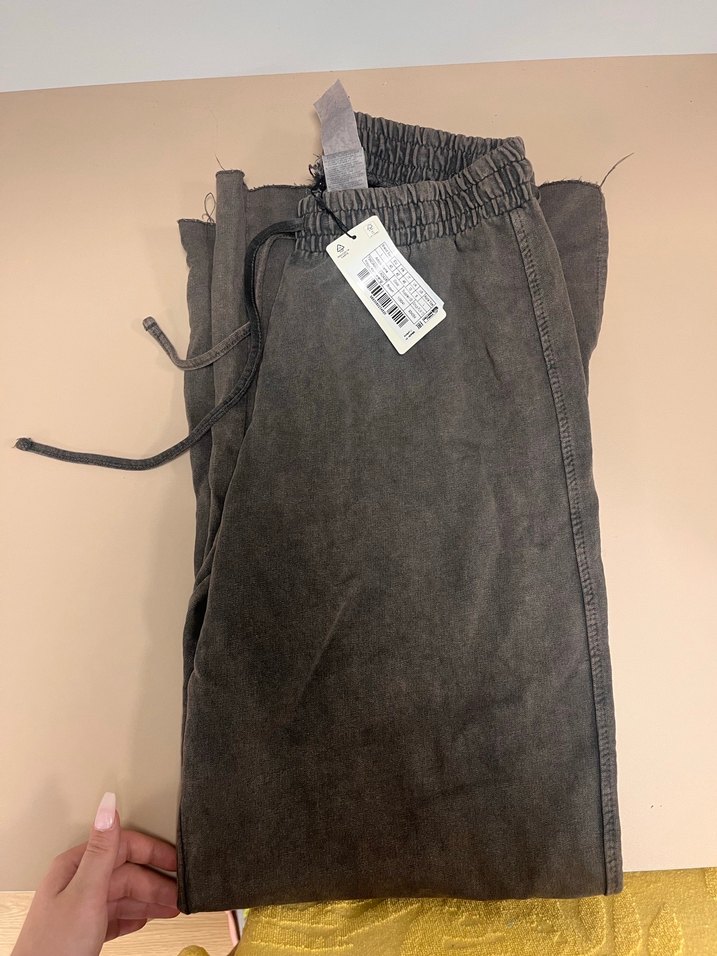 Kadın Gri Süet Bol Kesim Kemerli Pantolon - Görsel 3