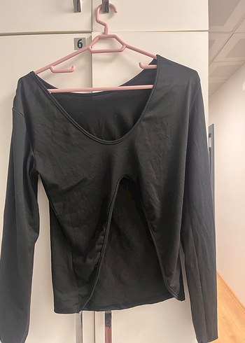 V Yaka Siyah Uzun Kollu Kadın Bluz sırtı açık - Görsel 2