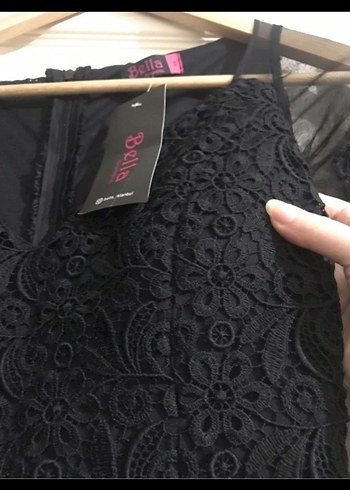 Siyah Dantel Detaylı Uzun V Yaka Abiye Elbise - Görsel 3