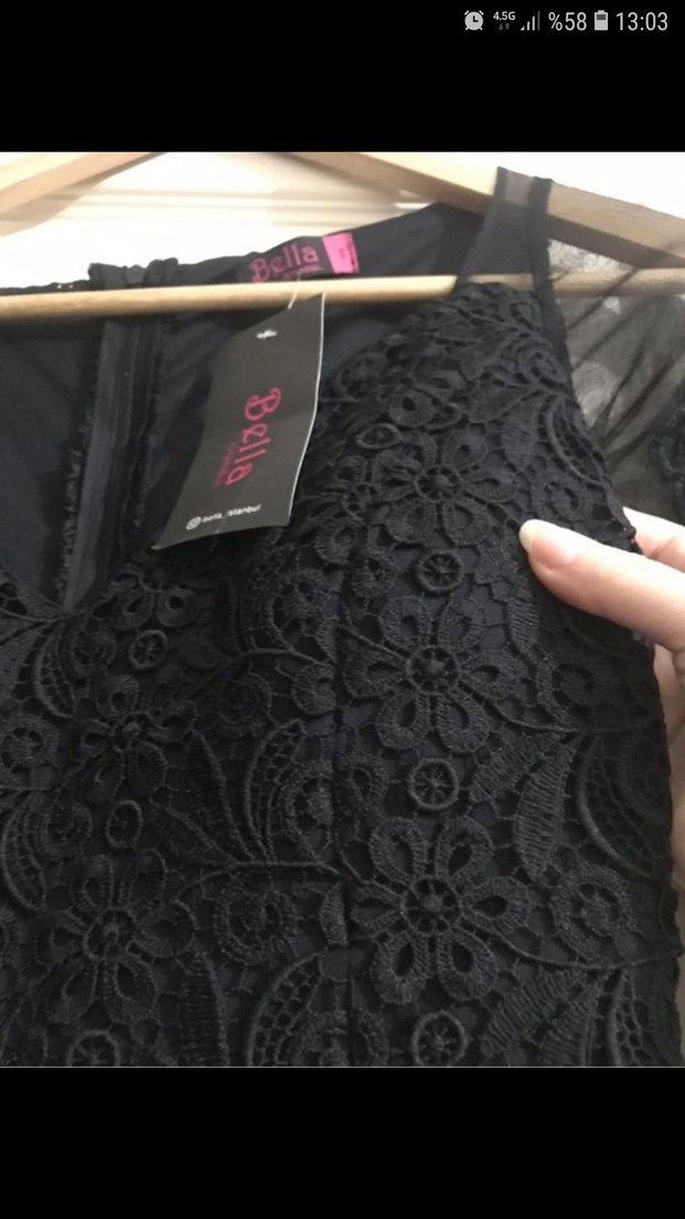 Siyah Dantel Detaylı Uzun V Yaka Abiye Elbise - Görsel 3