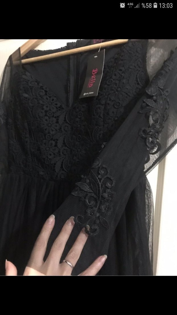 Siyah Dantel Detaylı Uzun V Yaka Abiye Elbise - Görsel 4