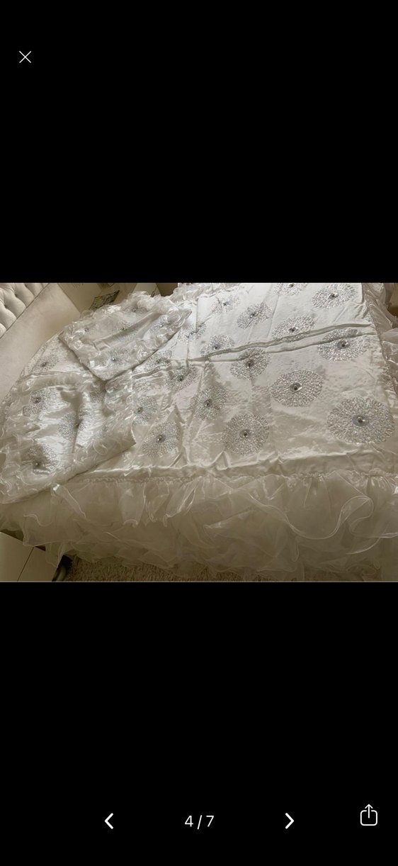 İşlemeli Beyaz Parlak Yatak Örtüsü - Görsel 5