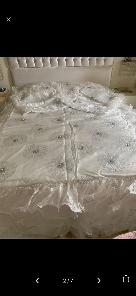 İşlemeli Beyaz Parlak Yatak Örtüsü - Görsel 2