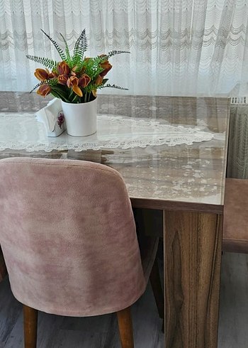 Diğer yemek odası masasi ve 7 sanndalye
