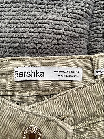 34 Beden bershka kargo