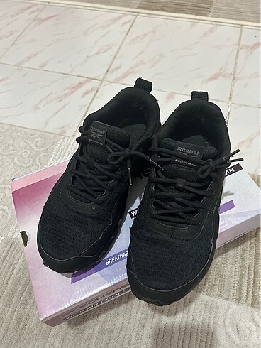 38 Beden siyah Renk Reebok