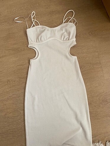 xs Beden beyaz Renk bershka elbise