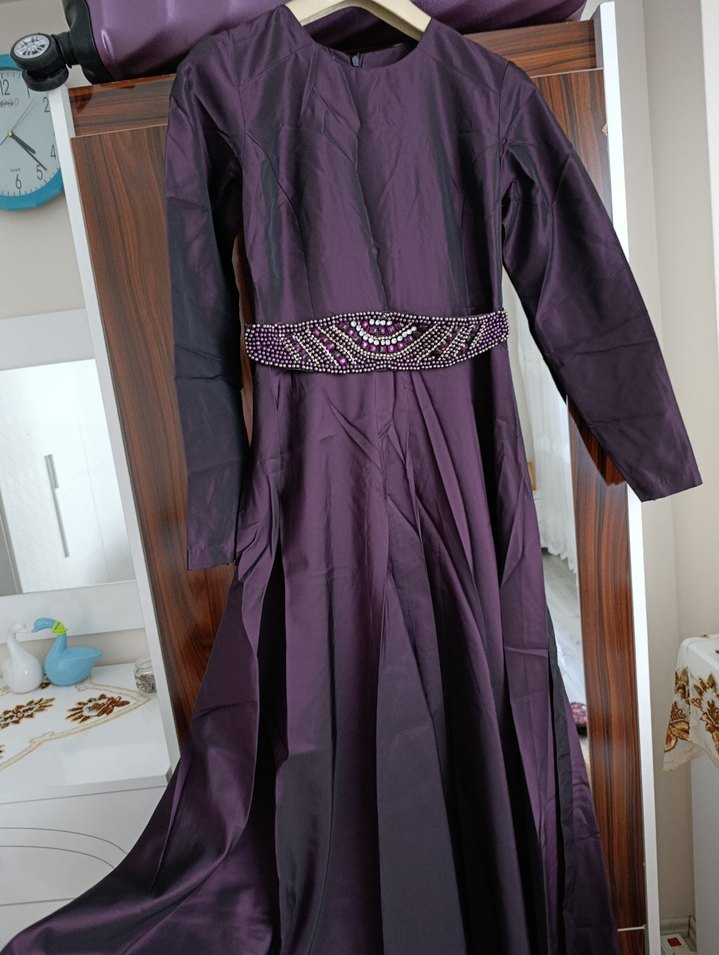 Uzun Mor Nakışlı Tesettür Abiye Elbise - Görsel 2