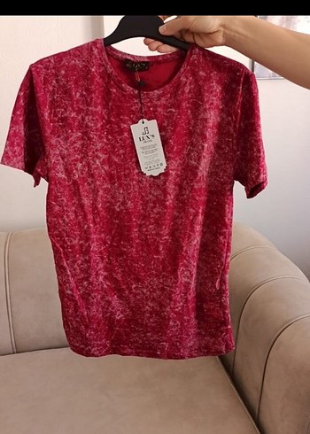 Kısa Kollu Kırmızı Batik Desenli Erkek Tişört