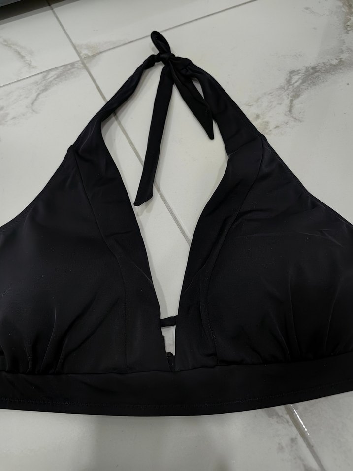 Siyah Strappy Göğüs Destekli Bikini Üstü - Görsel 3