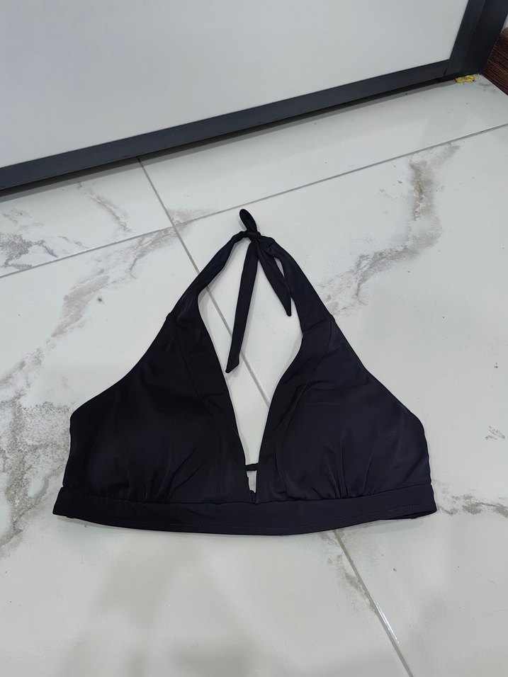 Siyah Strappy Göğüs Destekli Bikini Üstü - Görsel 4