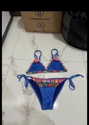 Boncuk Detaylı Mavi Bağcıklı Bikini Takımı
