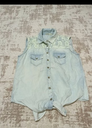 Düğmeli Dantel Detaylı Kolsuz Açık Mavi Denim Gömlek