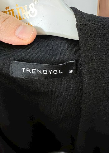 Trendyol & Milla Zincir Detaylı Siyah bluz