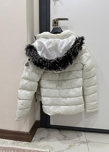 Moncler Beyaz mont 