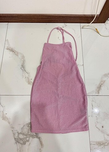 Pembe elbise 