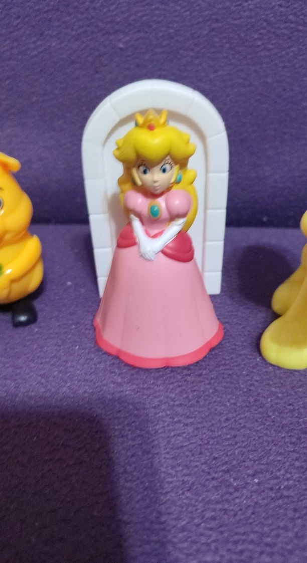 Renkli Sarı Aksiyon Figürleri Seti - Görsel 4