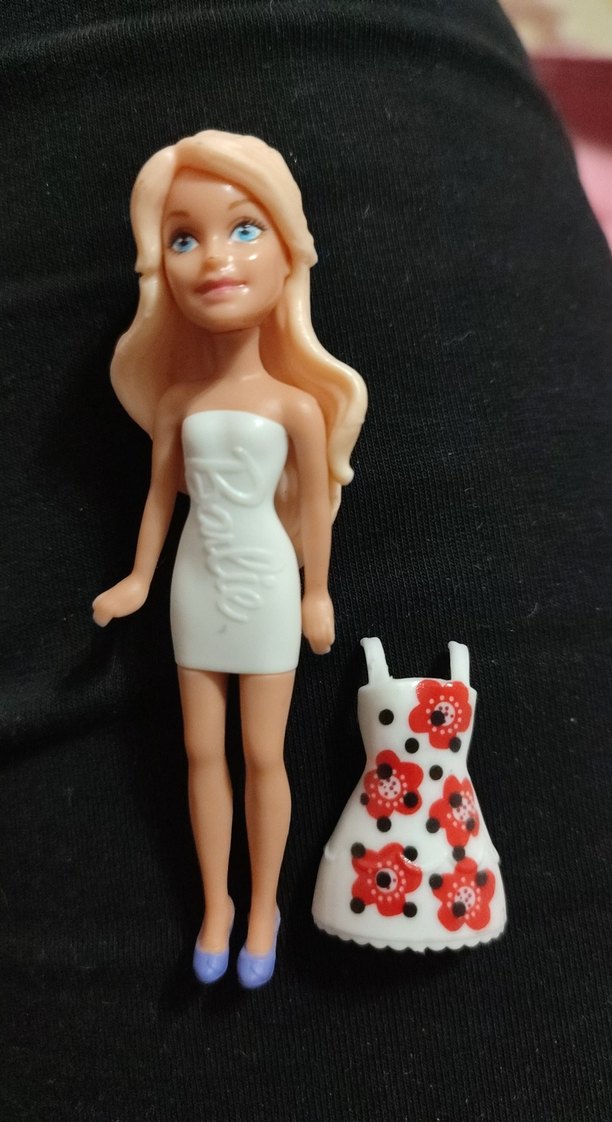 Polly Pocket Çiçekli Beyaz Elbiseli Bebek - Görsel 3