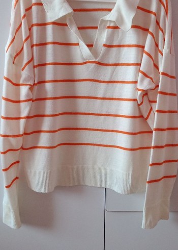 Uzun Kollu V Yakalı Çizgili Triko Kazak - Görsel 2