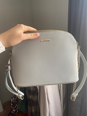 Bershka zincirli bebe mavisi çanta
