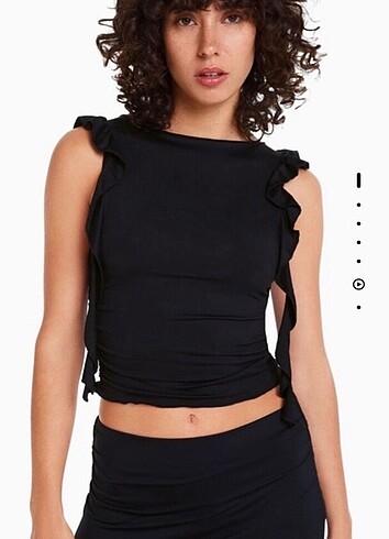 Bershka fırfırlı kısa kollu t-shirt