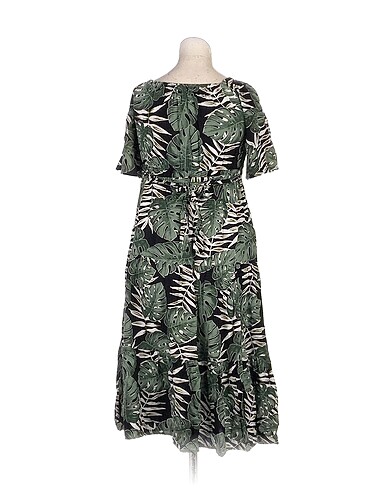m Beden PreLoved Günlük Elbise %70 İndirimli.