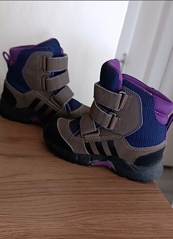 22 Beden Adidas bot