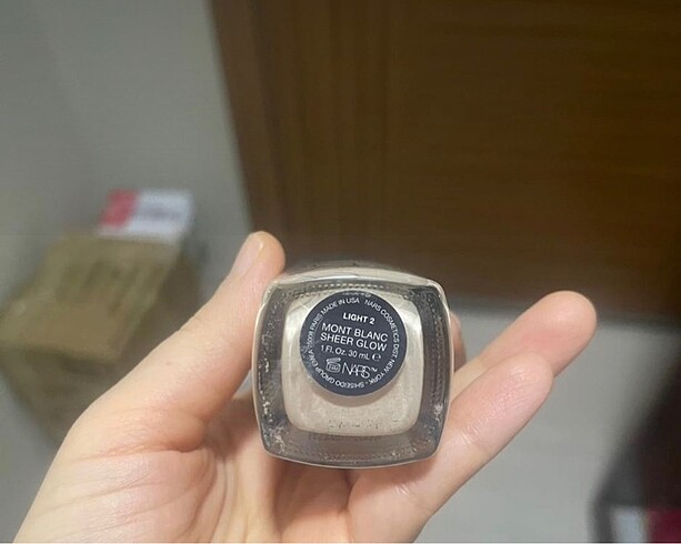 Beden Nars sheer glow fondoten