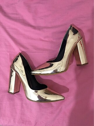 Altın stiletto