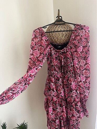 Pembe elbise