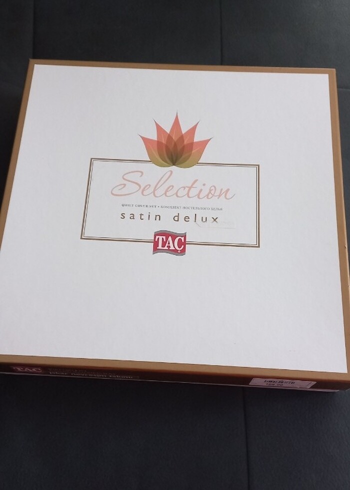 Taç nevresim takımı saten jakar - Görsel 2