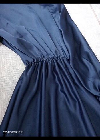 Lacivert V Yakalı Uzun Saten Elbise - Görsel 2