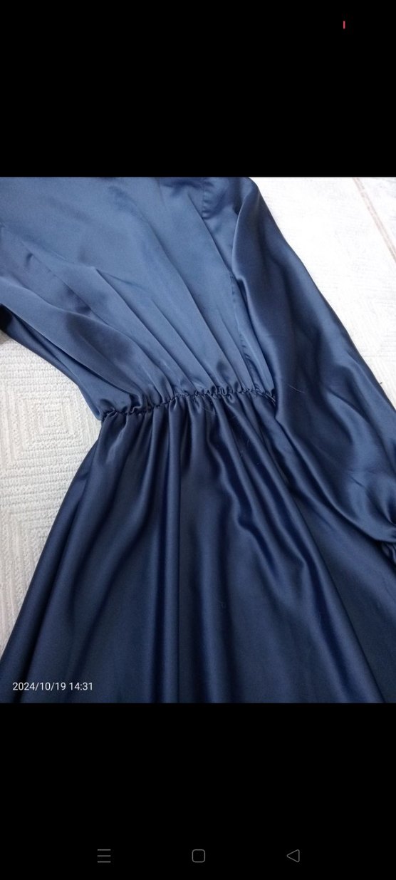 Lacivert V Yakalı Uzun Saten Elbise - Görsel 2