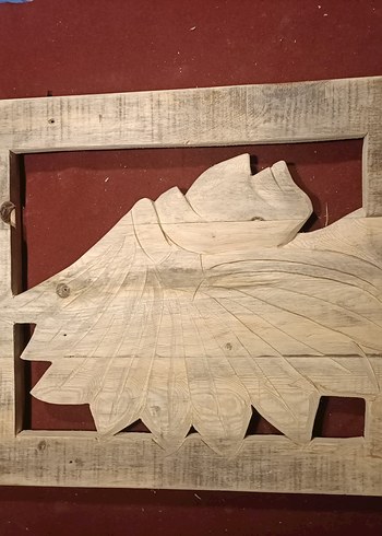 Kahverengi ve Gri Ahşap Kızılderili Figürü - Görsel 6