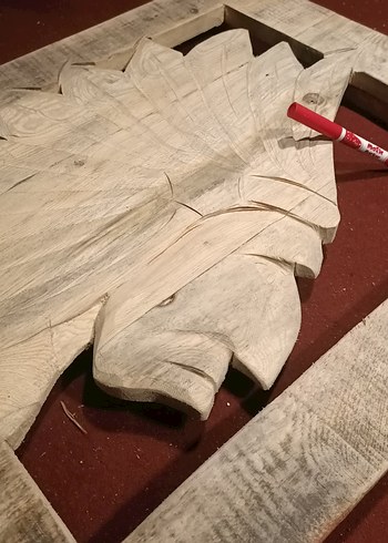 Kahverengi ve Gri Ahşap Kızılderili Figürü - Görsel 5