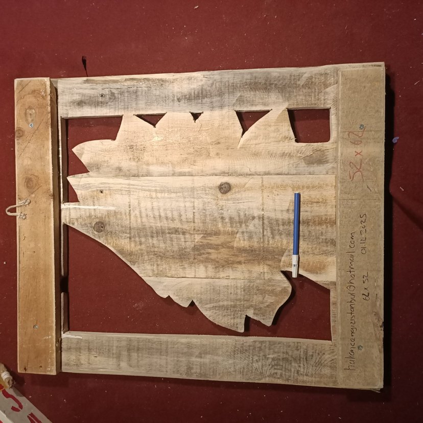 Kahverengi ve Gri Ahşap Kızılderili Figürü - Görsel 4