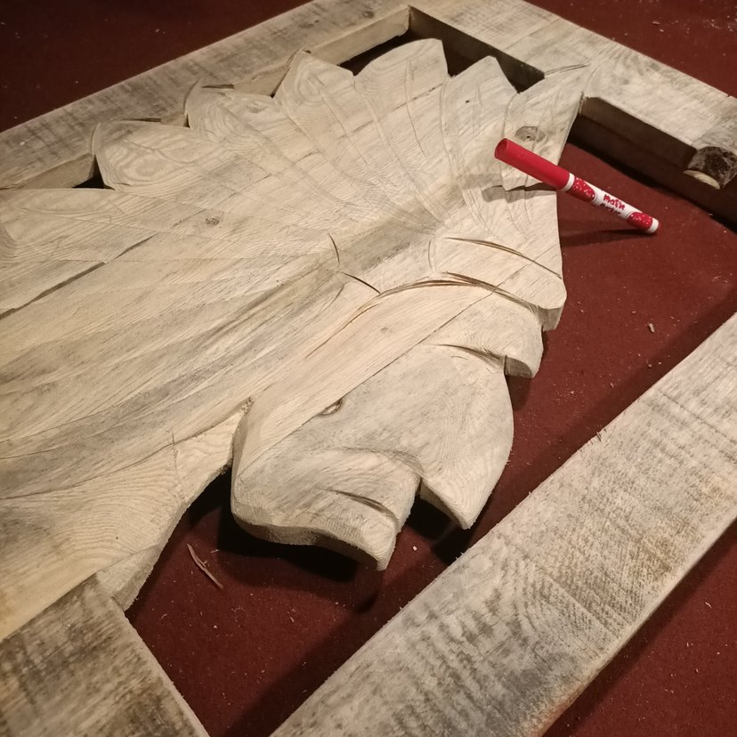 Kahverengi ve Gri Ahşap Kızılderili Figürü - Görsel 5