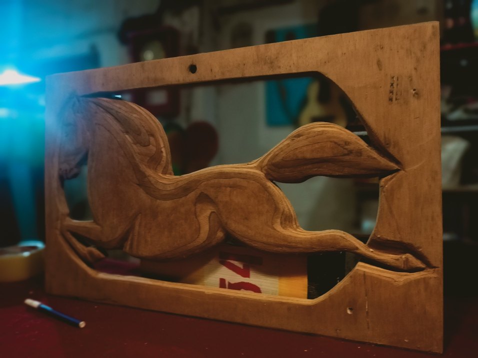 Parlak Kahverengi Ahşap Koşan.at figürü - Görsel 3