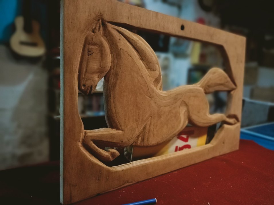 Parlak Kahverengi Ahşap Koşan.at figürü - Görsel 2