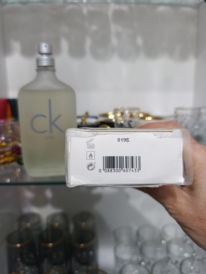 Calvin Klein CK One Erkek Parfüm 200 ml - Görsel 2