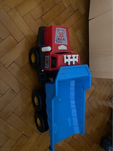 Plastik büyük boy kamyon