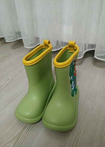 Çocuklar için yeşil dinozor desenli yağmur çizmesi - Görsel 2