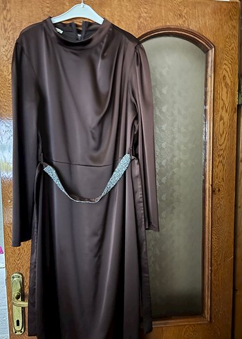 Kahverengi Saten Drapeli Uzun Abiye - Görsel 3