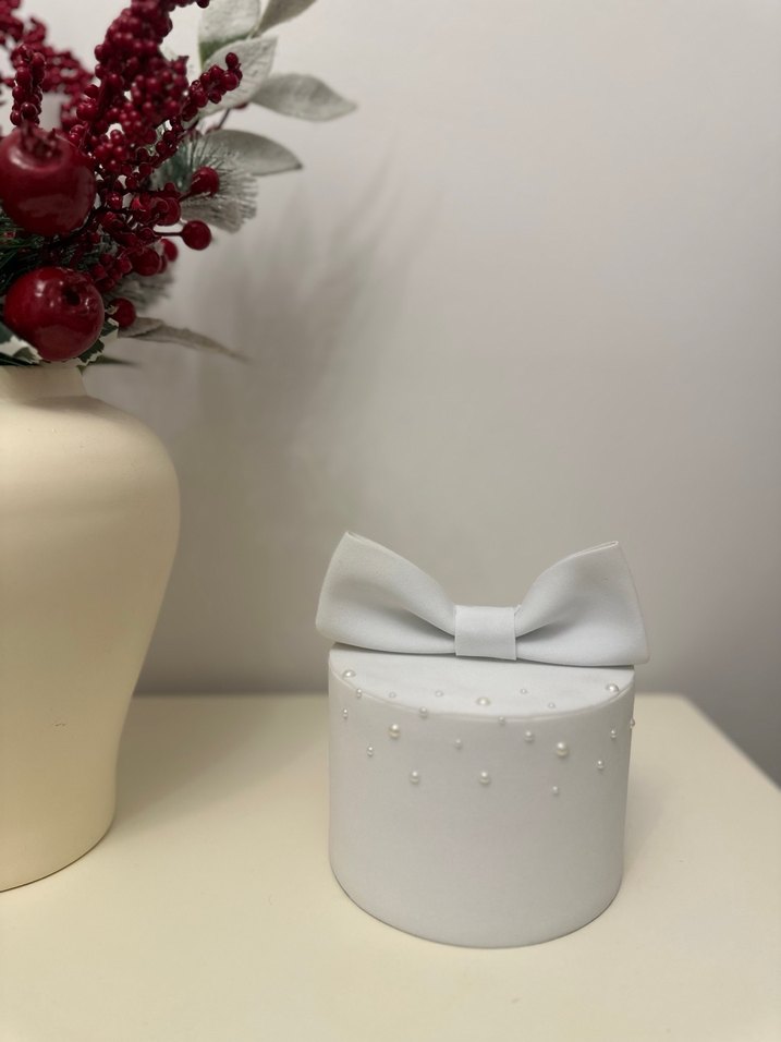 Beyaz kurdeleli mini maket pasta - Görsel 2