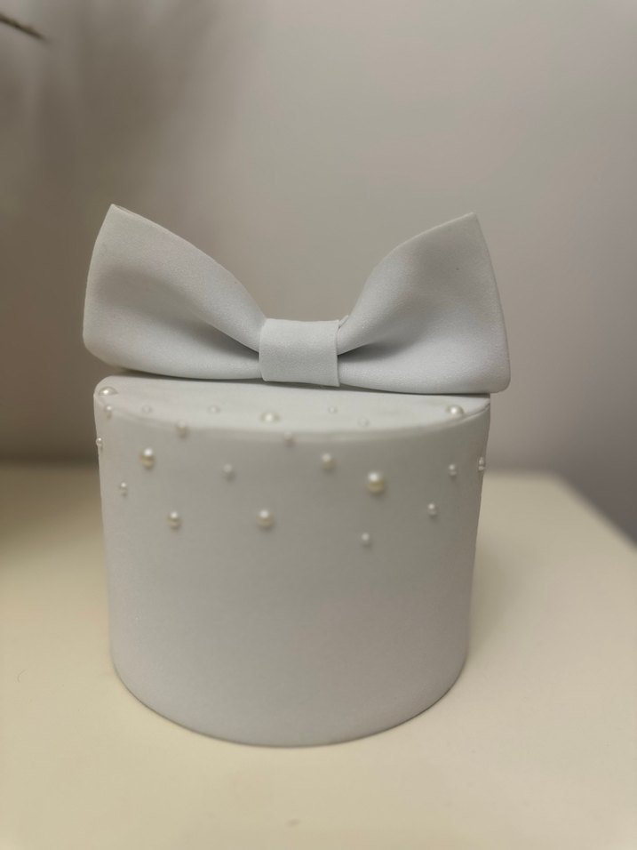 Beyaz kurdeleli mini maket pasta - Görsel 3