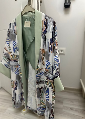 Drapeli Kısa Yeşil Desenli Kadın Kimono - Görsel 3